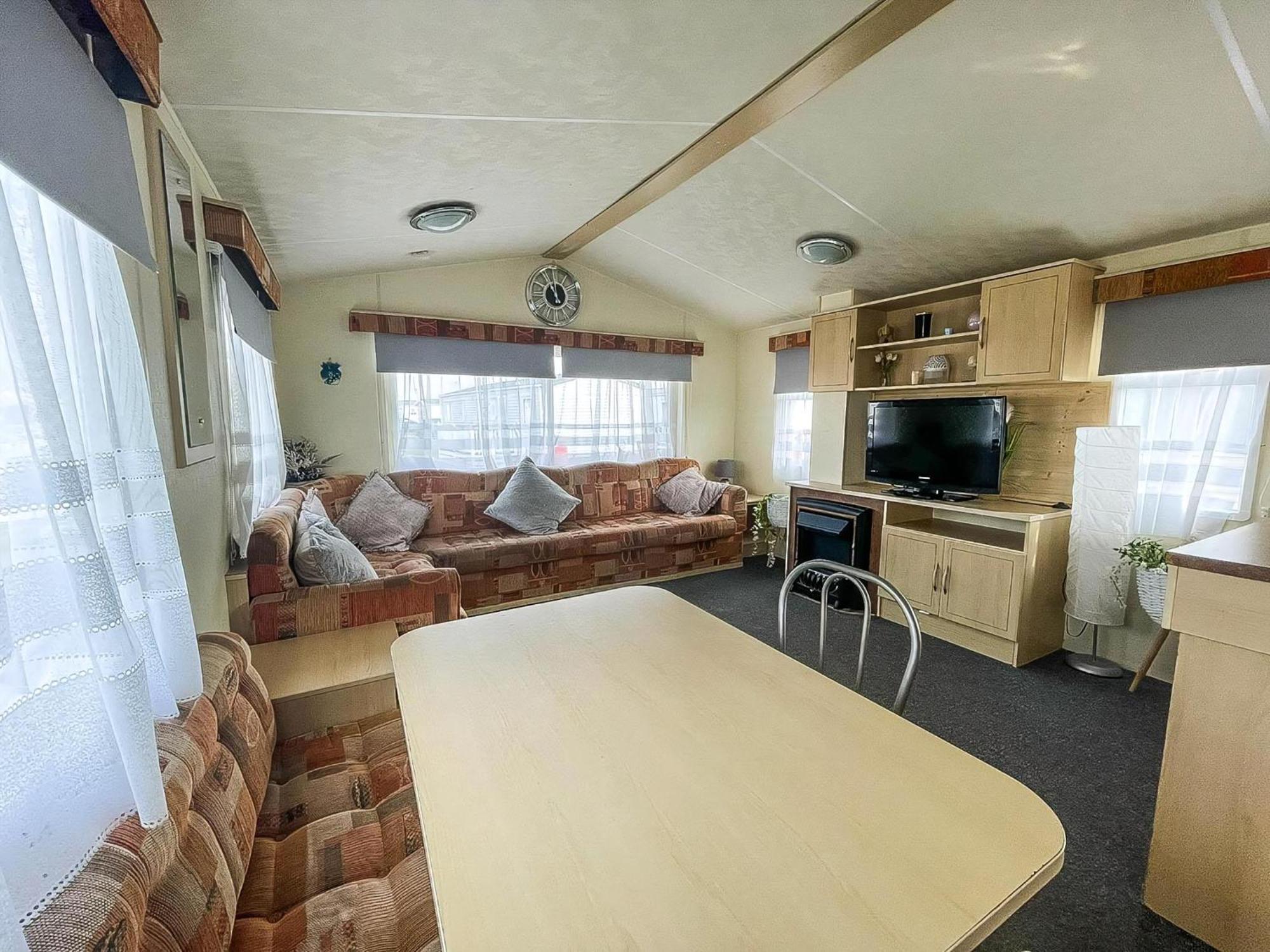 Caravan For Hire At St Osyth Beach Holiday Park In Essex Ref 28107Y Клактон-он-Сі Екстер'єр фото