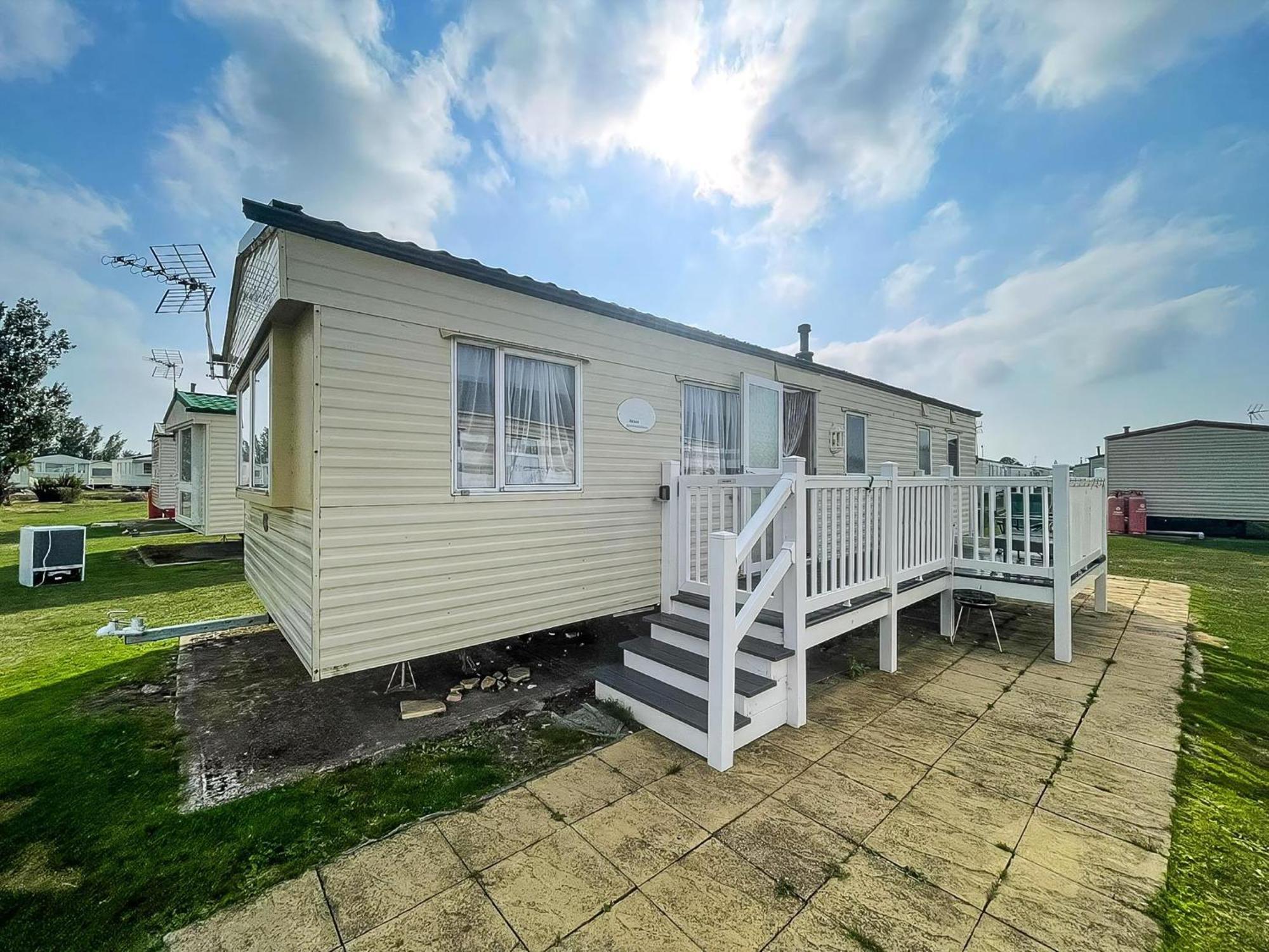 Caravan For Hire At St Osyth Beach Holiday Park In Essex Ref 28107Y Клактон-он-Сі Екстер'єр фото