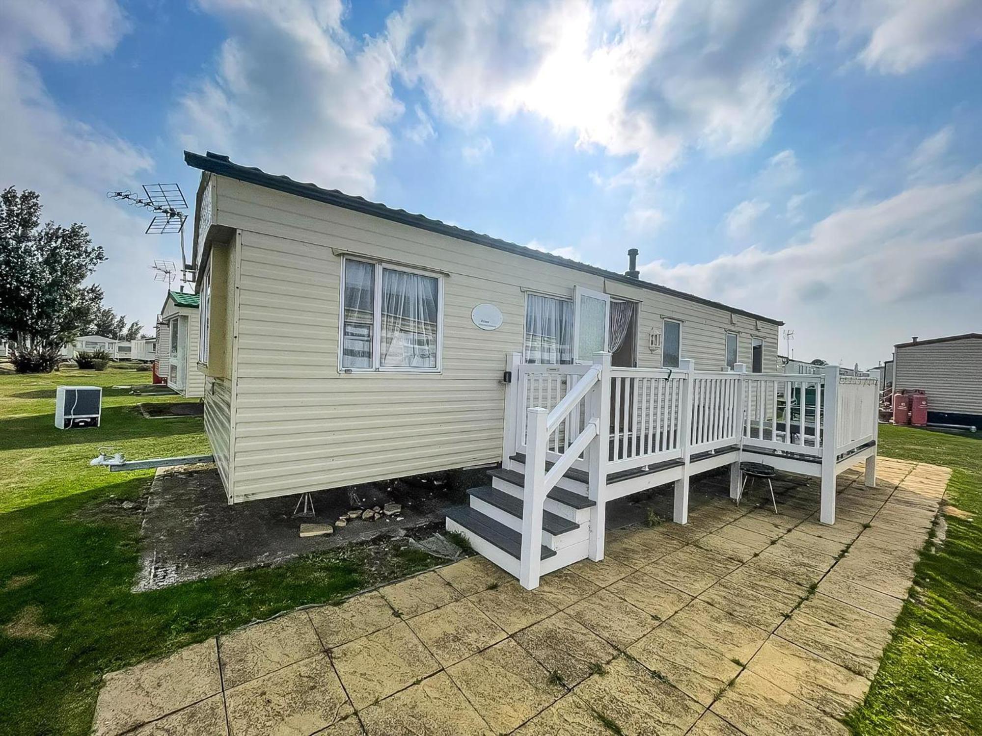 Caravan For Hire At St Osyth Beach Holiday Park In Essex Ref 28107Y Клактон-он-Сі Екстер'єр фото