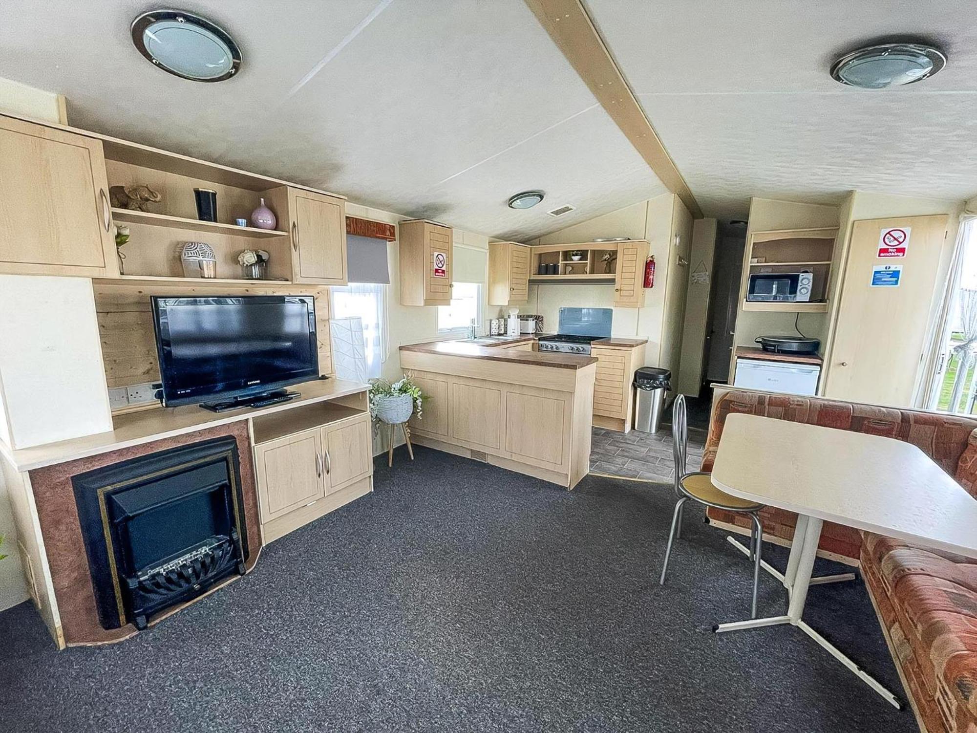 Caravan For Hire At St Osyth Beach Holiday Park In Essex Ref 28107Y Клактон-он-Сі Екстер'єр фото