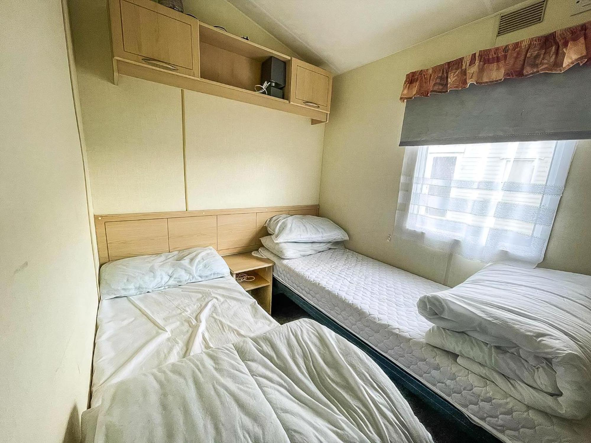 Caravan For Hire At St Osyth Beach Holiday Park In Essex Ref 28107Y Клактон-он-Сі Екстер'єр фото